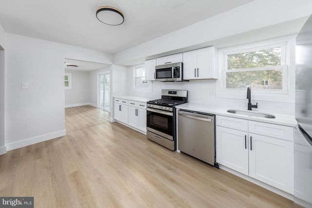 15 FRANCINE DR, Trenton, NJ 08610