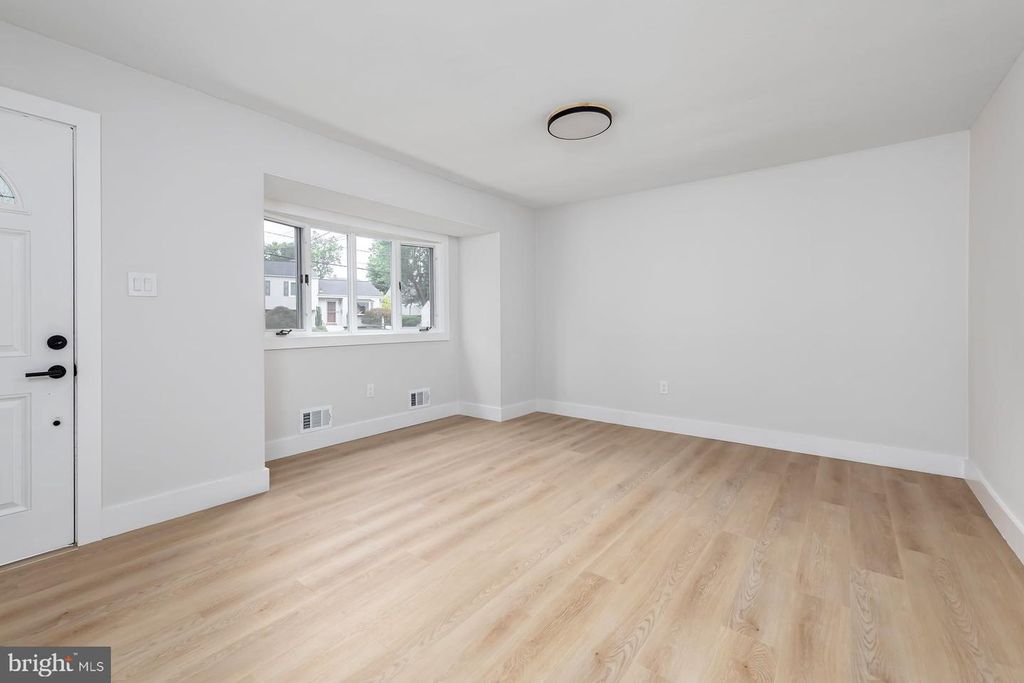 15 FRANCINE DR, TRENTON, NJ 08610 — photo 4