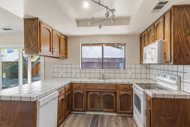 1246 Paseo Redondo Dr, Merced, CA 95348