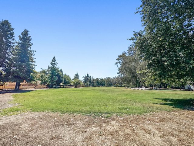 1246 Paseo Redondo Dr, Merced, CA 95348