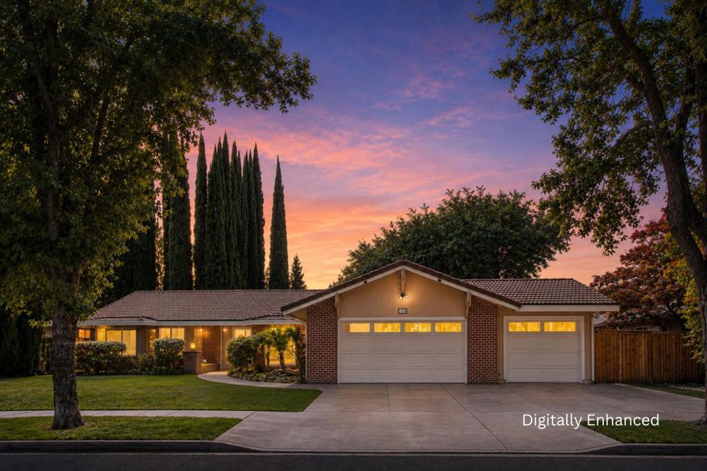 1246 Paseo Redondo Dr, Merced, CA 95348