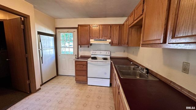 301 N JEFFERSON Street, West Frankfort, IL 62896