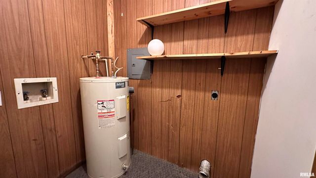 301 N JEFFERSON Street, West Frankfort, IL 62896