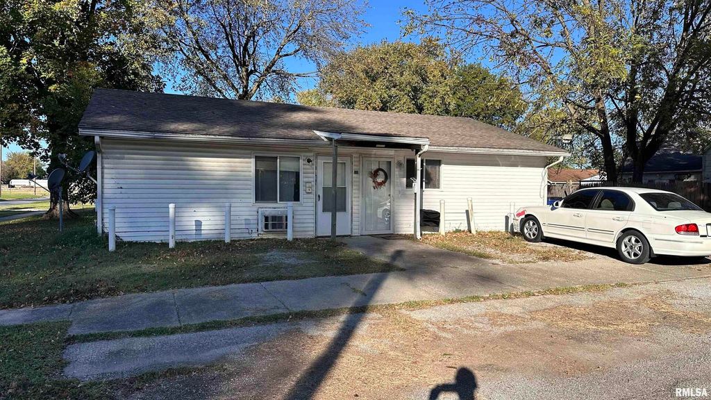 301 N JEFFERSON Street, West Frankfort, IL 62896