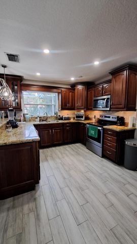 7021 Galleon Cove, Riviera Beach, FL 33418