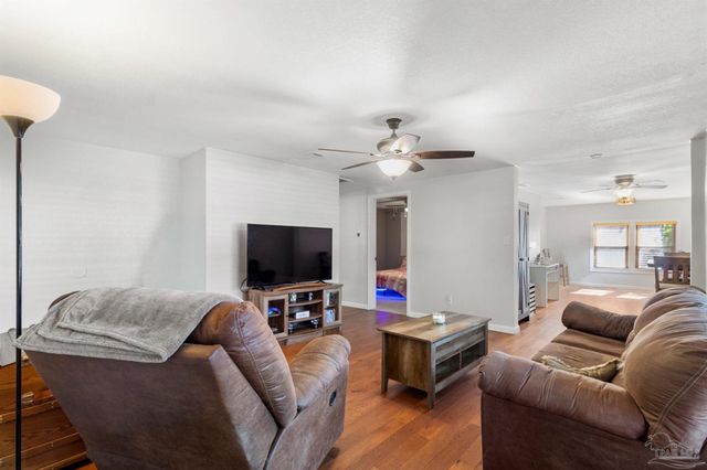 6608 Magnolia St, Milton, FL 32570