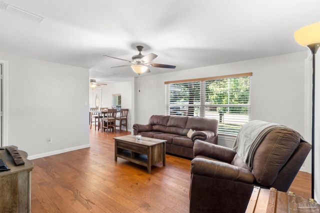 6608 Magnolia St, Milton, FL 32570