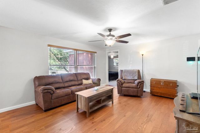 6608 Magnolia St, Milton, FL 32570