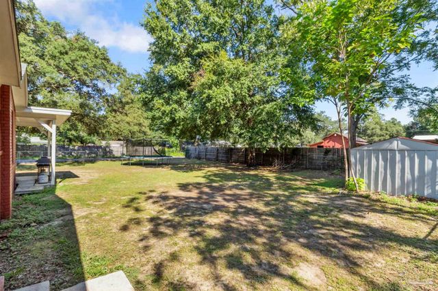 6608 Magnolia St, Milton, FL 32570