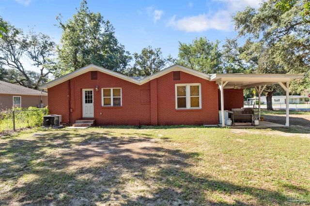 6608 Magnolia St, Milton, FL 32570
