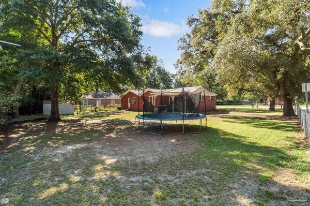 6608 Magnolia St, Milton, FL 32570