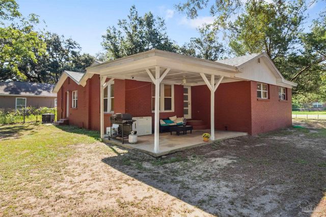 6608 Magnolia St, Milton, FL 32570
