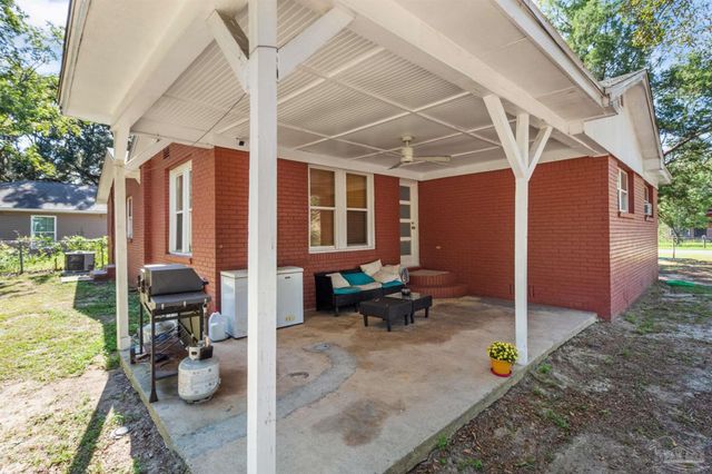 6608 Magnolia St, Milton, FL 32570