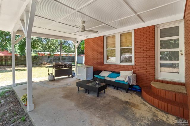 6608 Magnolia St, Milton, FL 32570