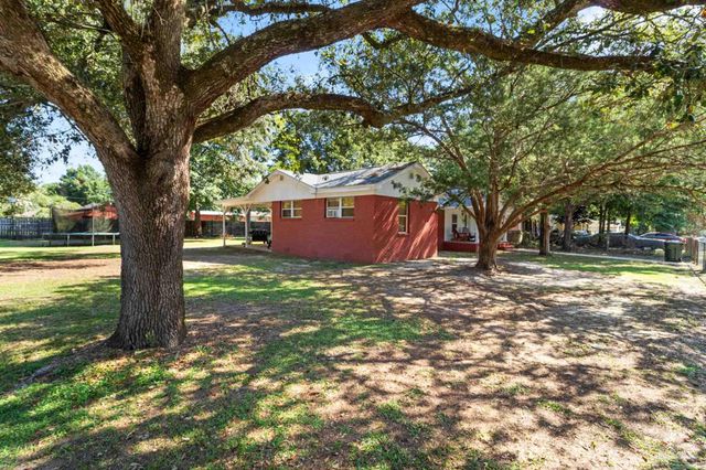 6608 Magnolia St, Milton, FL 32570