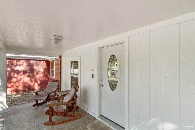 6608 Magnolia St, Milton, FL 32570