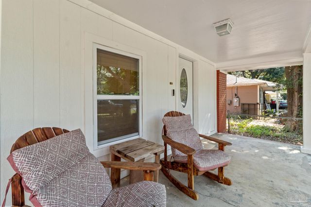 6608 Magnolia St, Milton, FL 32570