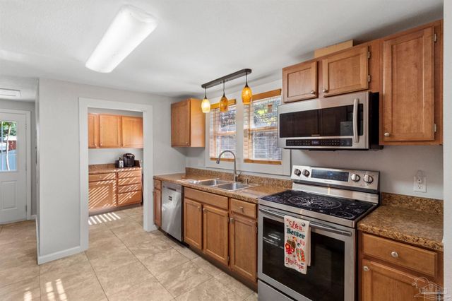 6608 Magnolia St, Milton, FL 32570