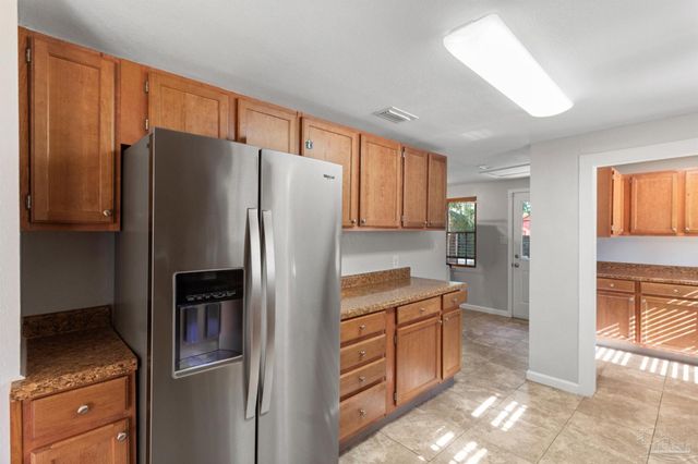 6608 Magnolia St, Milton, FL 32570