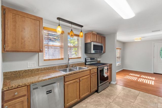6608 Magnolia St, Milton, FL 32570