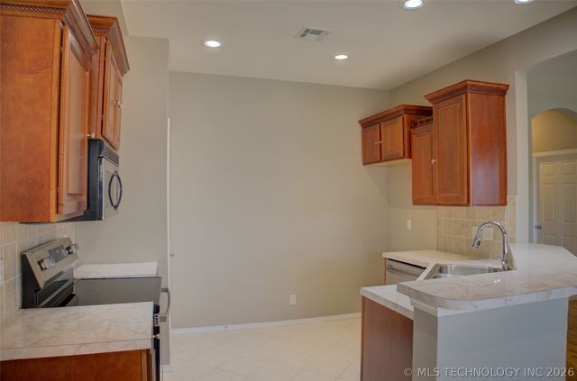 4812 S 195th East Avenue, Broken Arrow, OK 74014