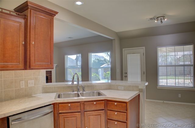 4812 S 195th East Avenue, Broken Arrow, OK 74014