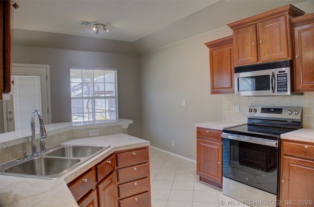 4812 S 195th East Avenue, Broken Arrow, OK 74014