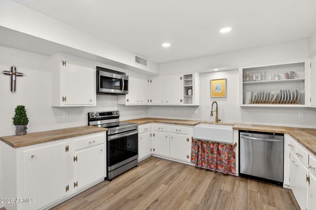 2142 W Meadow Drive, Phoenix, AZ 85023