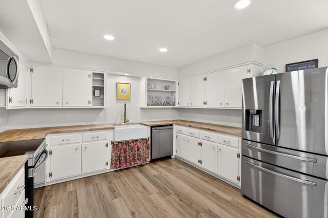 2142 W Meadow Drive, Phoenix, AZ 85023