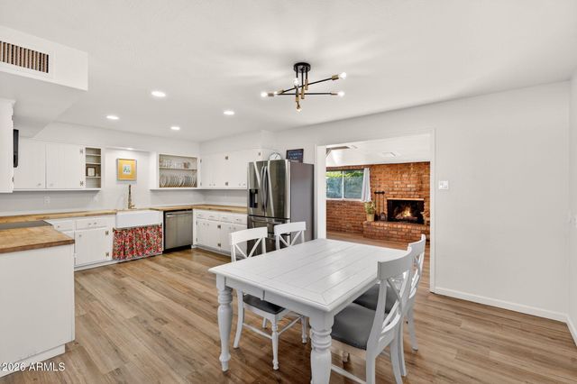 2142 W Meadow Drive, Phoenix, AZ 85023