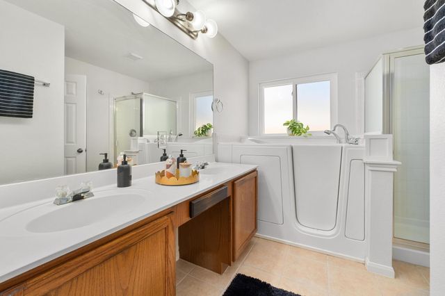 100 Pecanwood S, Kyle, TX 78640