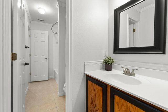 100 Pecanwood S, Kyle, TX 78640