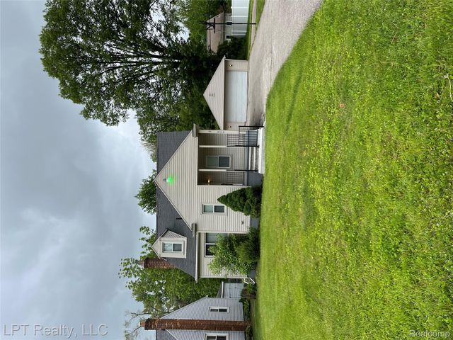 19490 Goldwin Street, Southfield, MI 48075