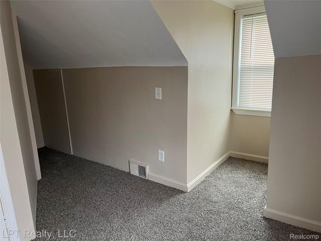 19490 Goldwin Street, Southfield, MI 48075