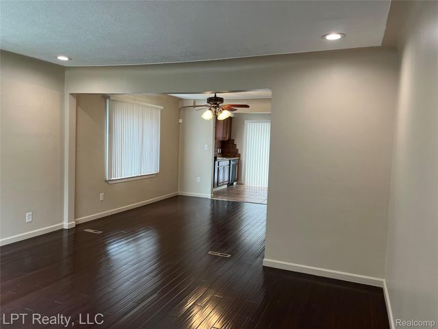 19490 Goldwin Street, Southfield, MI 48075