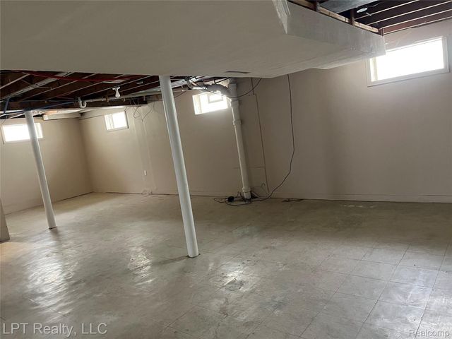 19490 Goldwin Street, Southfield, MI 48075