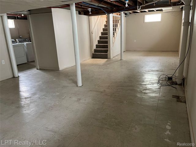 19490 Goldwin Street, Southfield, MI 48075