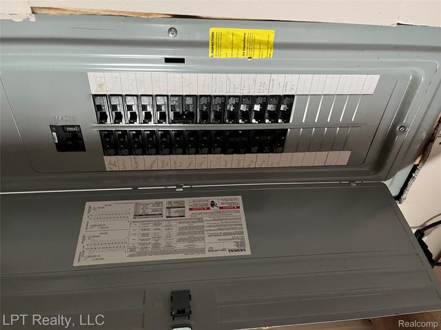 19490 Goldwin Street, Southfield, MI 48075