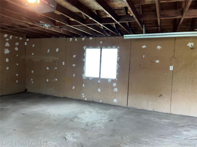 19490 Goldwin Street, Southfield, MI 48075