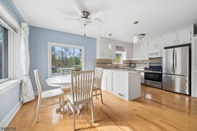 11 Oakdale Rd, Parsippany-troy Hills Twp., NJ 07834