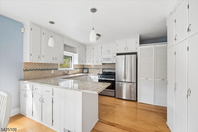 11 Oakdale Rd, Parsippany-troy Hills Twp., NJ 07834