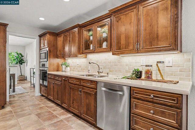 1827 Lamplight Court, Walnut Creek, CA 94597