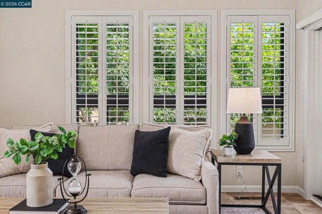 1827 Lamplight Court, Walnut Creek, CA 94597