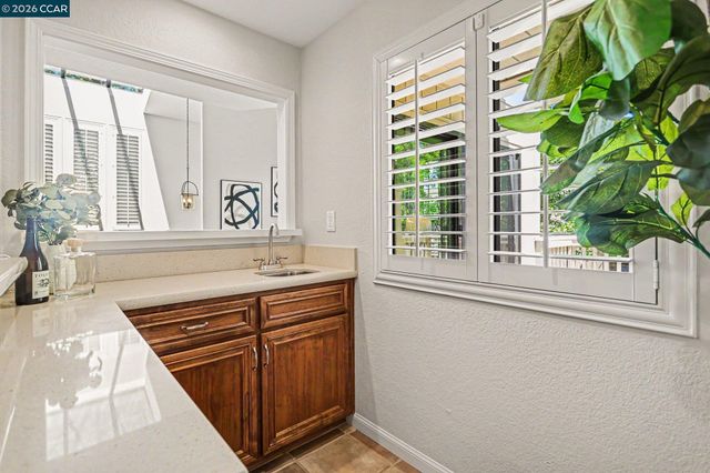 1827 Lamplight Court, Walnut Creek, CA 94597