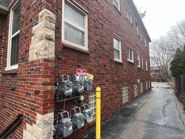 4830 Grayton, Detroit, MI 48224