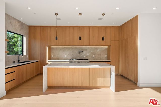 3517 Redwood Avenue, Los Angeles, CA 90066