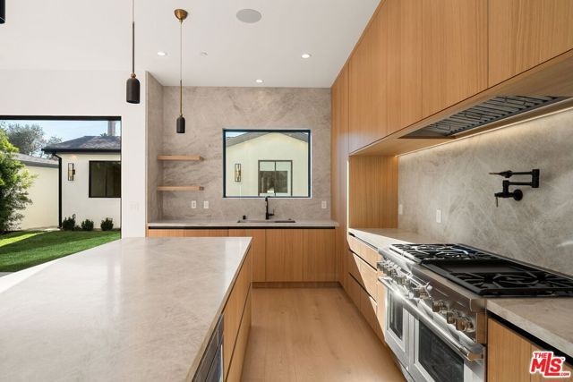 3517 Redwood Avenue, Los Angeles, CA 90066