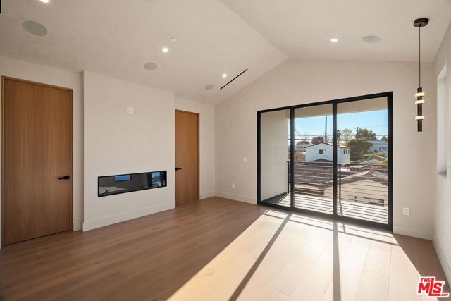 3517 Redwood Avenue, Los Angeles, CA 90066