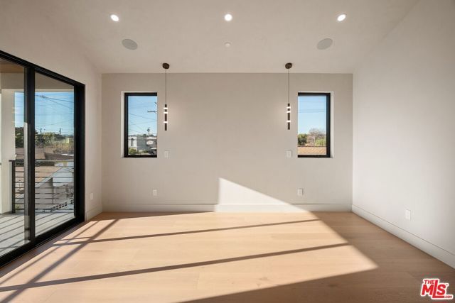 3517 Redwood Avenue, Los Angeles, CA 90066