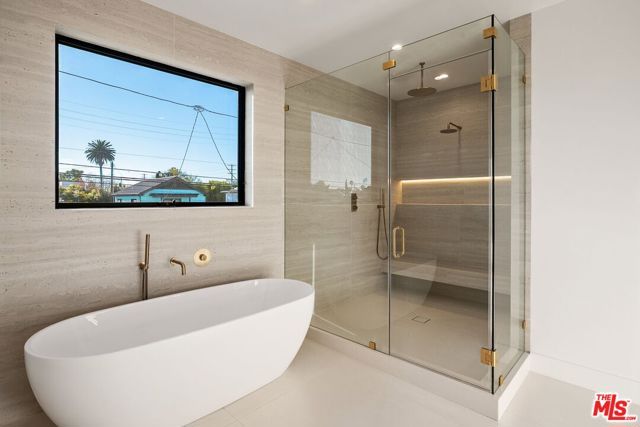 3517 Redwood Avenue, Los Angeles, CA 90066